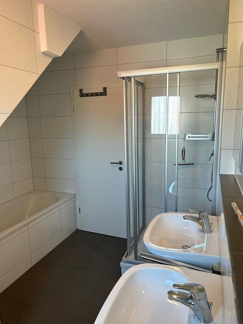 Prenájom bytu 3-izbový 85 m², Sindelfingen, Bádensko-Wurttembersko Prenájom bytu 3-izbový 85 m², Sindelfingen, Bádensko-Wurttembersko