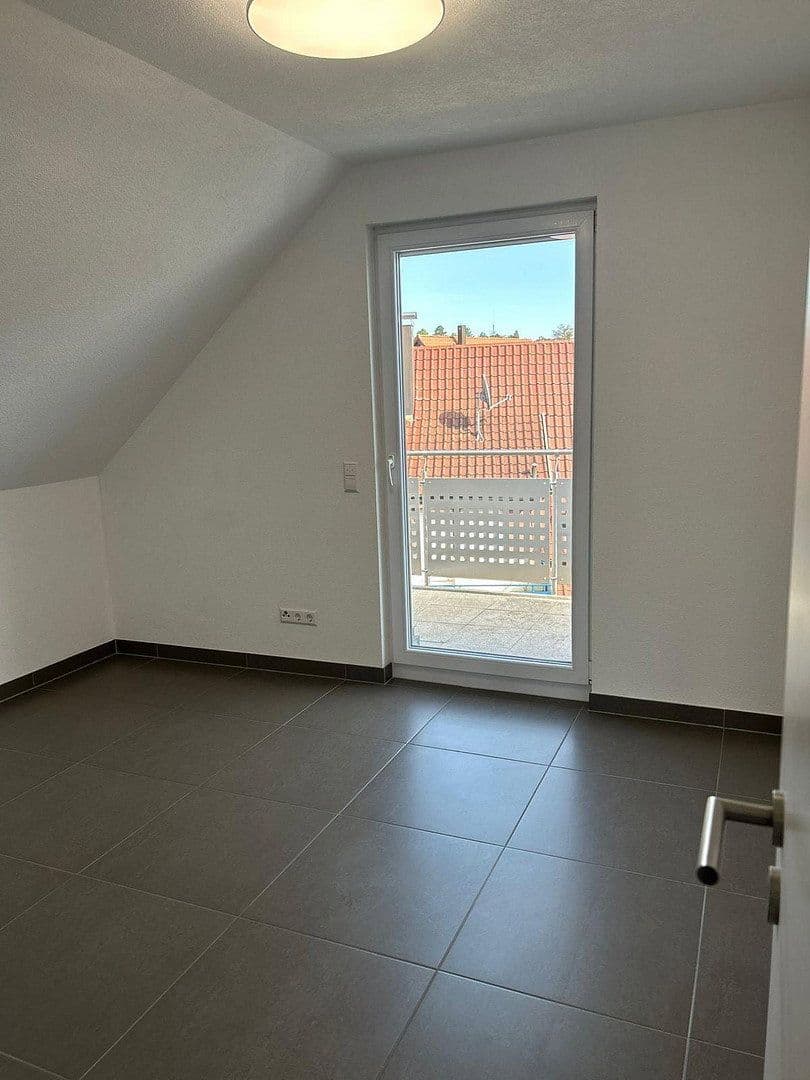 Prenájom bytu 3-izbový 85 m², Sindelfingen, Bádensko-Wurttembersko Prenájom bytu 3-izbový 85 m², Sindelfingen, Bádensko-Wurttembersko