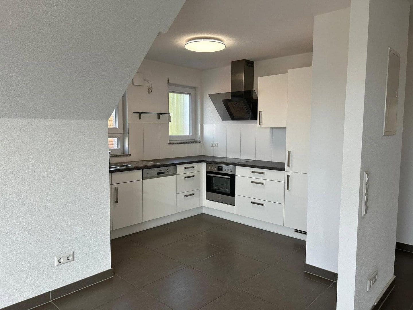 Prenájom bytu 3-izbový 85 m², Sindelfingen, Bádensko-Wurttembersko Prenájom bytu 3-izbový 85 m², Sindelfingen, Bádensko-Wurttembersko