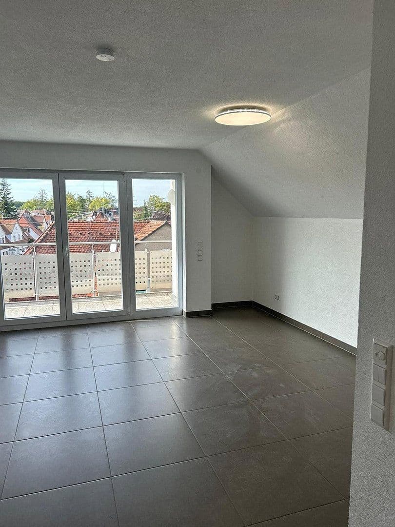 Prenájom bytu 3-izbový 85 m², Sindelfingen, Bádensko-Wurttembersko Prenájom bytu 3-izbový 85 m², Sindelfingen, Bádensko-Wurttembersko