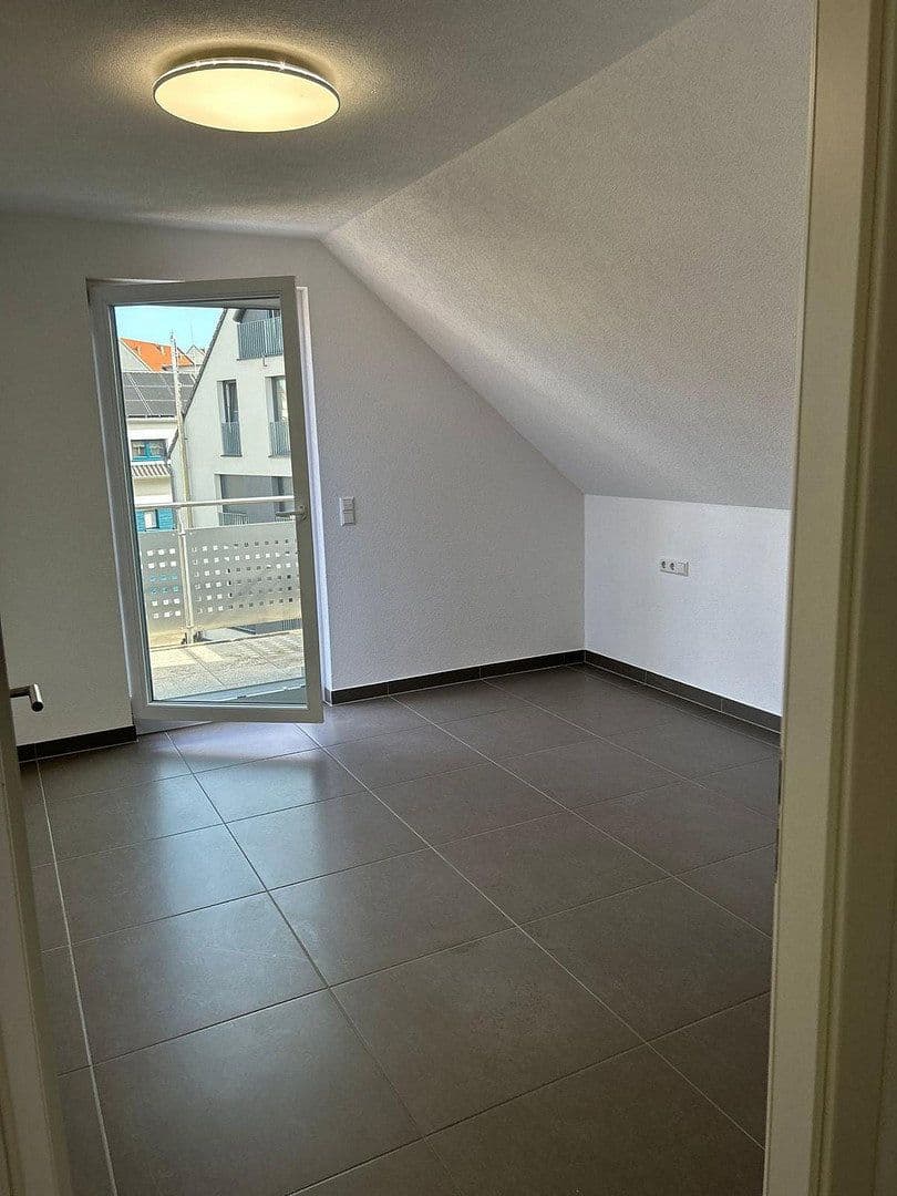Prenájom bytu 3-izbový 85 m², Sindelfingen, Bádensko-Wurttembersko Prenájom bytu 3-izbový 85 m², Sindelfingen, Bádensko-Wurttembersko