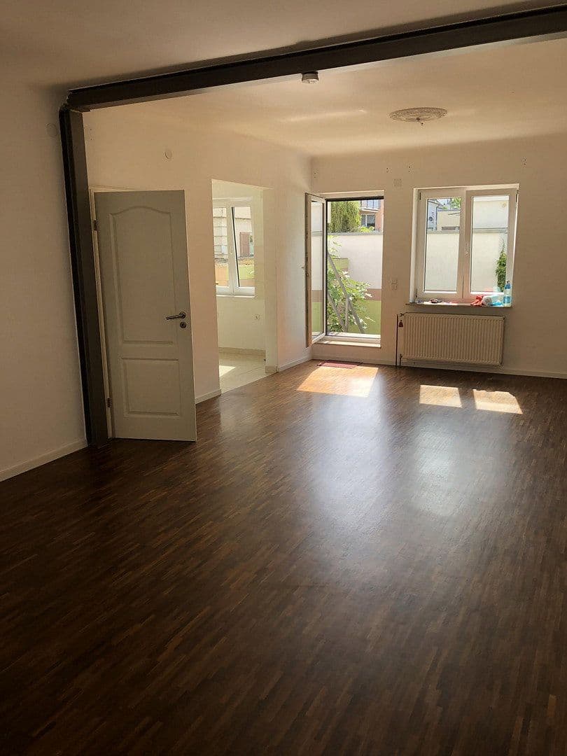 Prenájom domu 140 m², pozemek 200 m², Fellbach, Bádensko-Wurttembersko Prenájom domu 140 m², pozemek 200 m², Fellbach, Bádensko-Wurttembersko