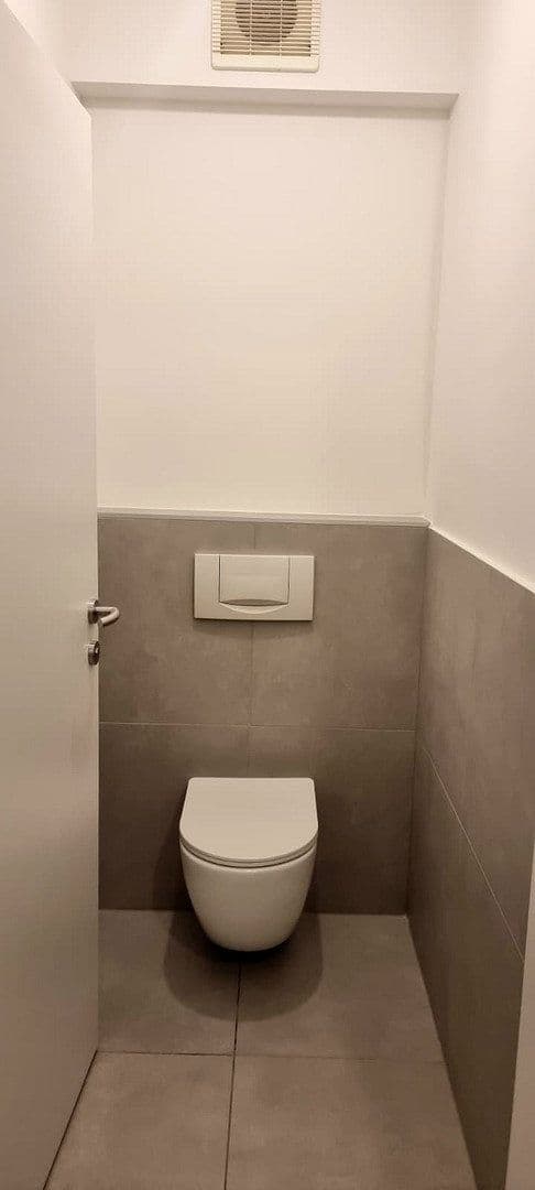 Prenájom kancelárie 53 m², Auhofstraße 129/3, Wien, Viedeň Prenájom kancelárie 53 m², Auhofstraße 129/3, Wien, Viedeň