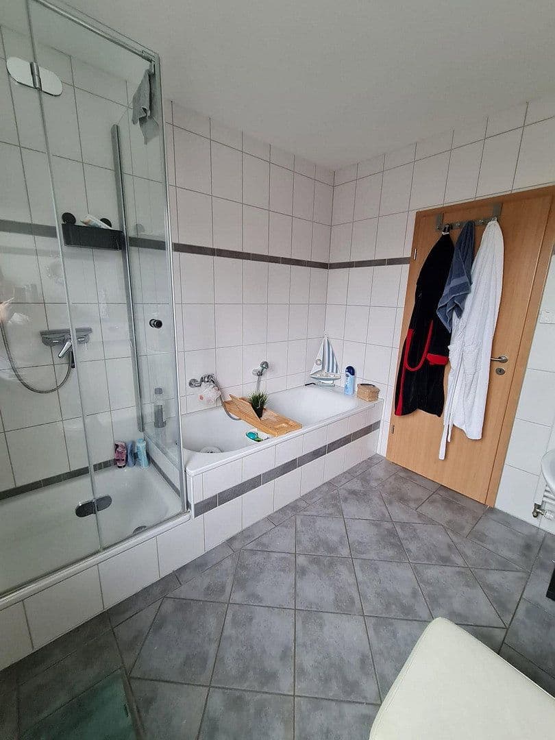 Prenájom bytu 4-izbový 116 m², Gartenstraße 46, Bergheim, Severné Porýnie - Westfálsko Prenájom bytu 4-izbový 116 m², Gartenstraße 46, Bergheim, Severné Porýnie - Westfálsko