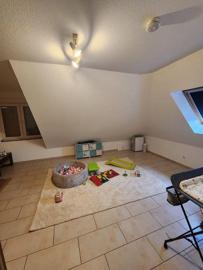 Prenájom bytu 4-izbový 116 m², Gartenstraße 46, Bergheim, Severné Porýnie - Westfálsko Prenájom bytu 4-izbový 116 m², Gartenstraße 46, Bergheim, Severné Porýnie - Westfálsko