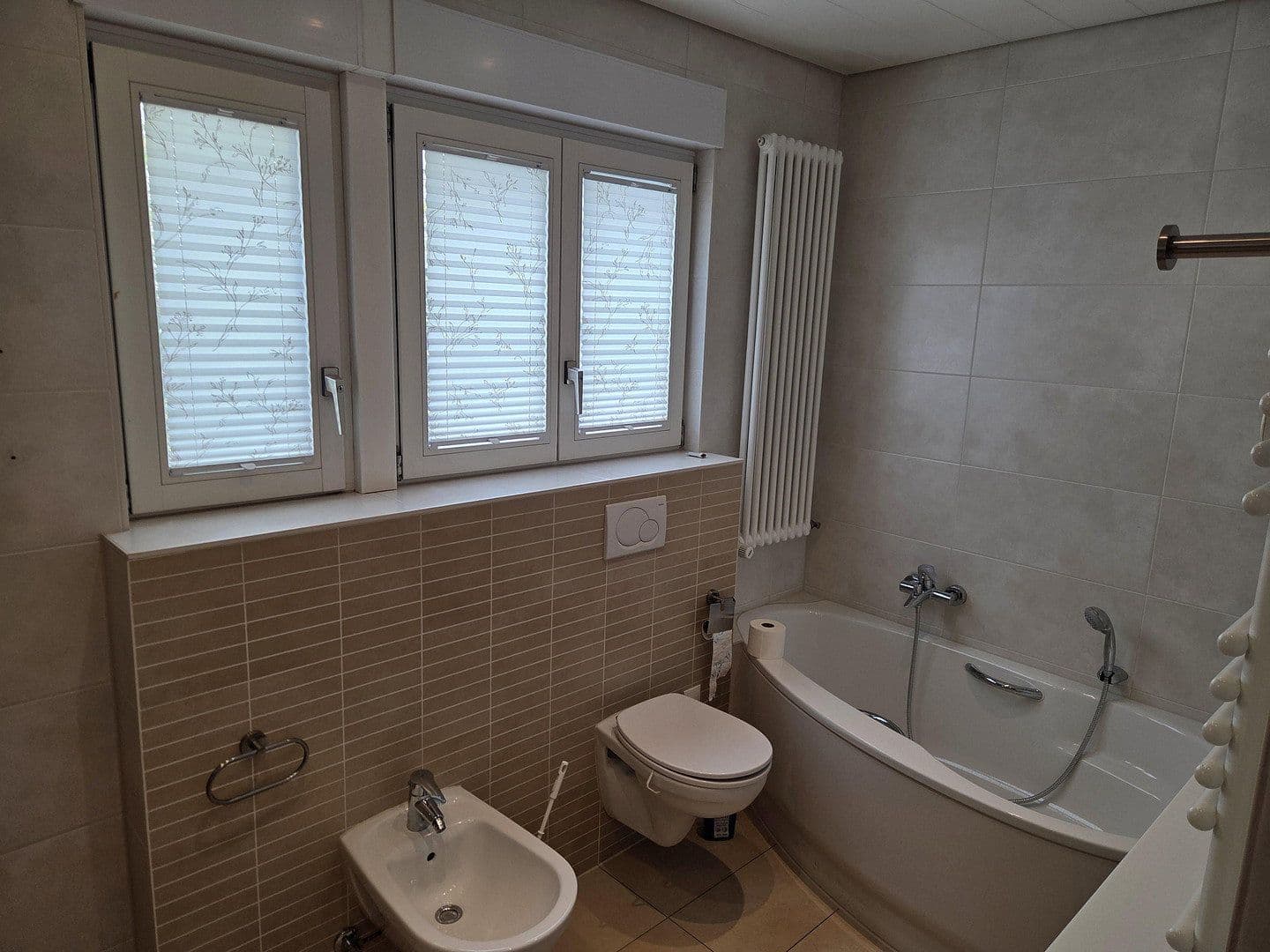 Prenájom bytu 4-izbový 193 m², Neuwied, Porýnie-Falcko Prenájom bytu 4-izbový 193 m², Neuwied, Porýnie-Falcko