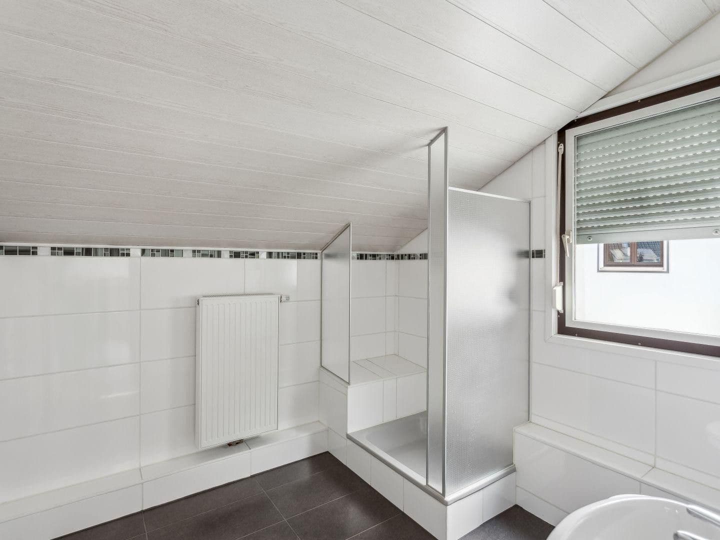 Prenájom bytu 4-izbový 193 m², Neuwied, Porýnie-Falcko Prenájom bytu 4-izbový 193 m², Neuwied, Porýnie-Falcko