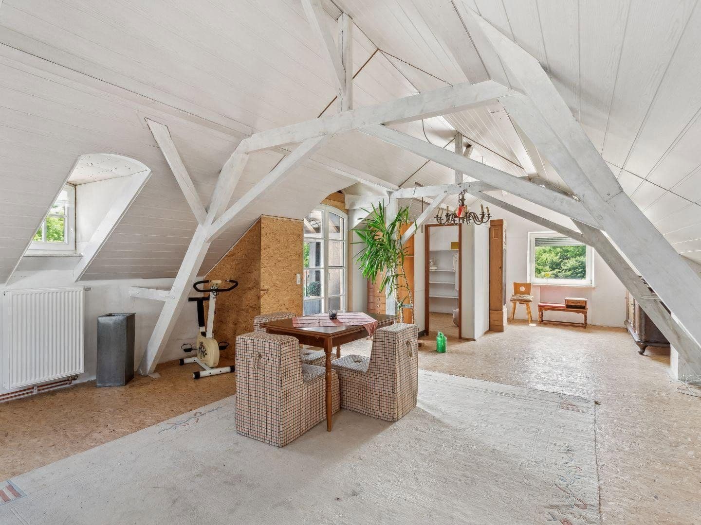 Prenájom bytu 4-izbový 193 m², Neuwied, Porýnie-Falcko Prenájom bytu 4-izbový 193 m², Neuwied, Porýnie-Falcko