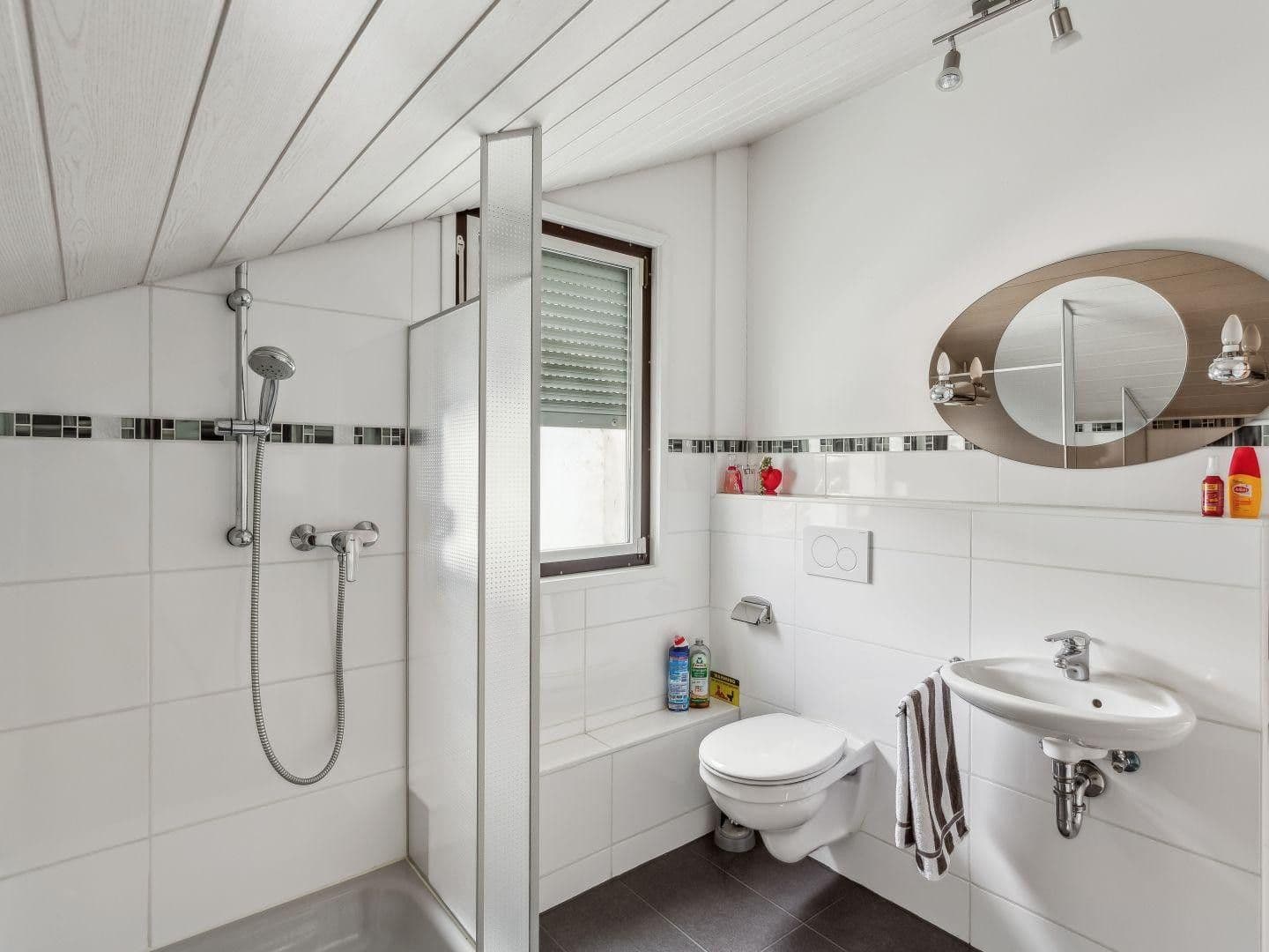 Prenájom bytu 4-izbový 193 m², Neuwied, Porýnie-Falcko Prenájom bytu 4-izbový 193 m², Neuwied, Porýnie-Falcko