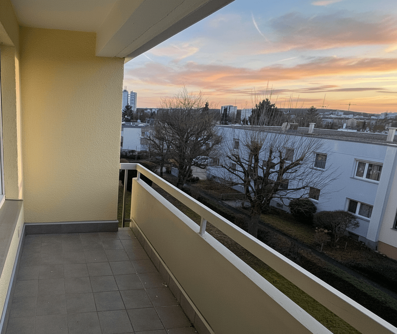 Prenájom bytu 3-izbový 79 m², Mühlhaldenstraße, Stuttgart, Bádensko-Wurttembersko Prenájom bytu 3-izbový 79 m², Mühlhaldenstraße, Stuttgart, Bádensko-Wurttembersko