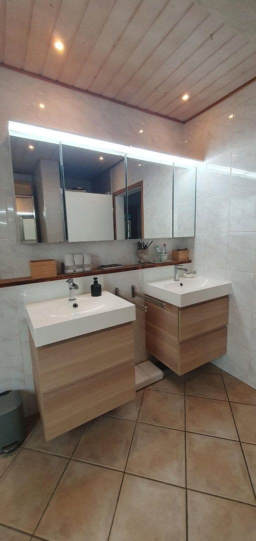 Predaj domu 183 m², pozemek 975 m², Linsengericht, Hesensko Predaj domu 183 m², pozemek 975 m², Linsengericht, Hesensko