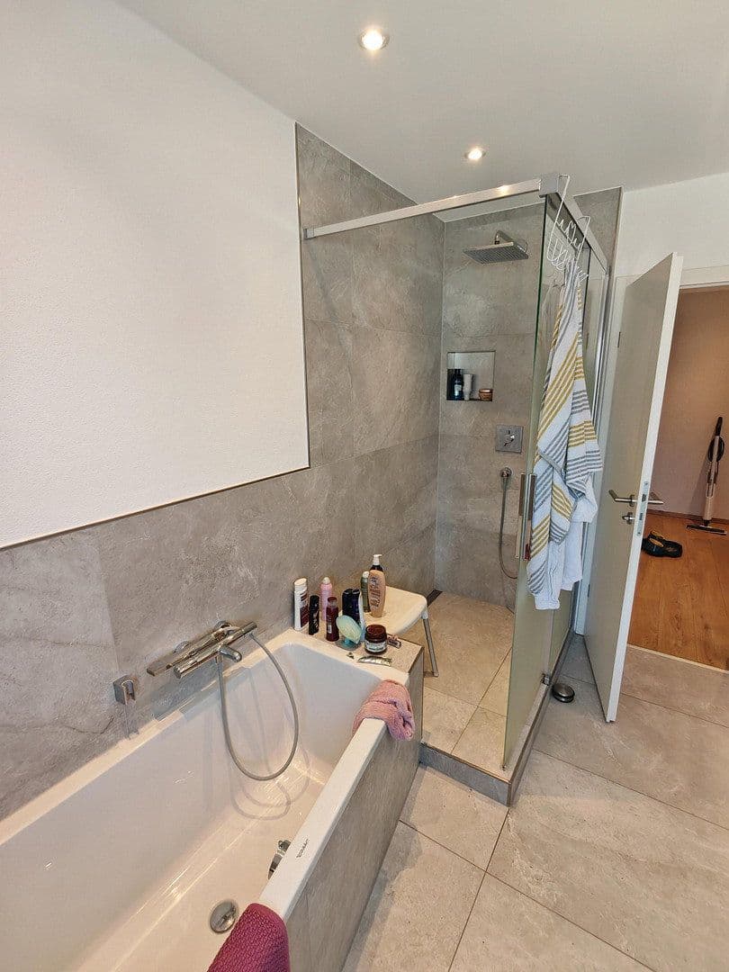 Prenájom bytu 4-izbový 135 m², Heinrich-Weber-Str. 37, Heppenheim, Hesensko Prenájom bytu 4-izbový 135 m², Heinrich-Weber-Str. 37, Heppenheim, Hesensko