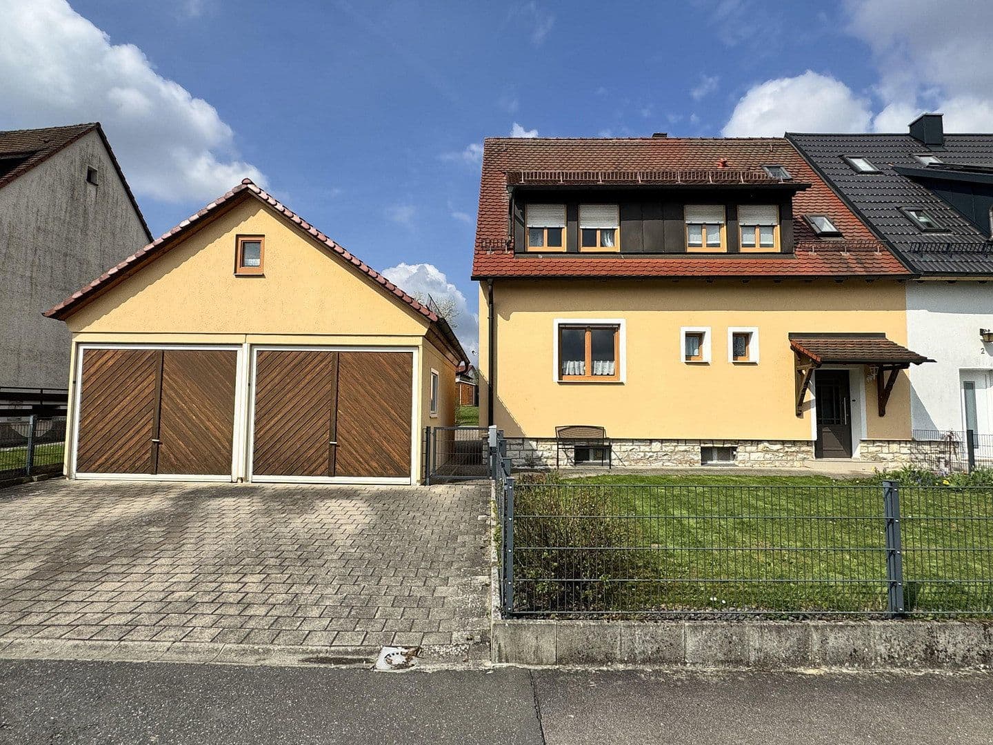 Predaj domu 131 m², pozemek 672 m², Neukirchen bei Sulzbach-Rosenberg, Bavorsko Predaj domu 131 m², pozemek 672 m², Neukirchen bei Sulzbach-Rosenberg, Bavorsko