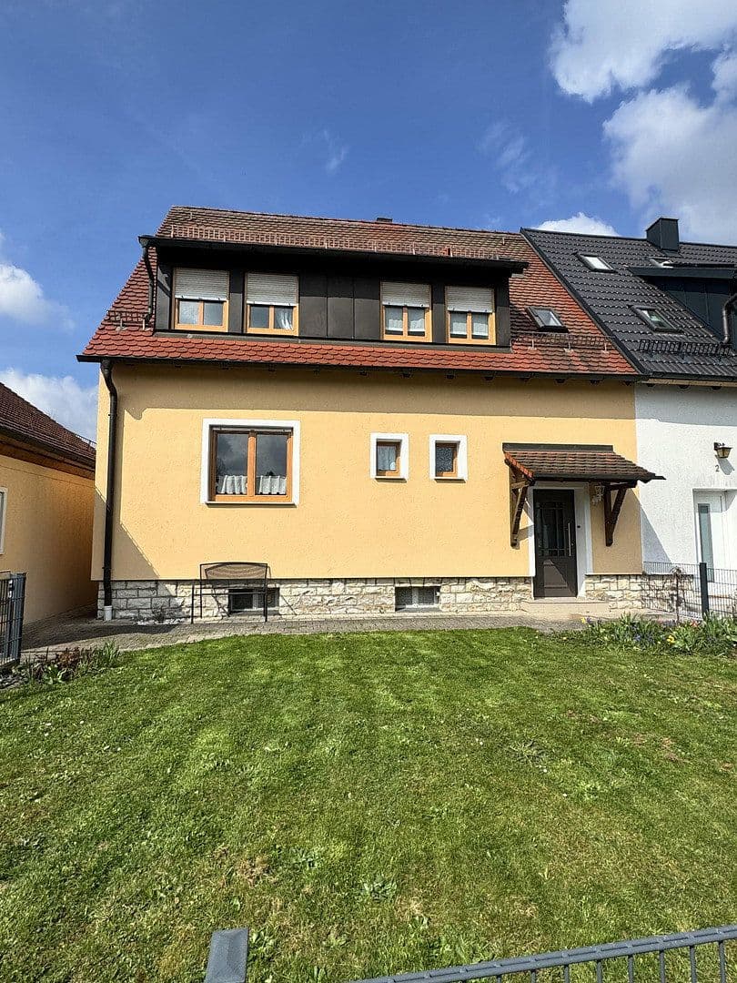 Predaj domu 131 m², pozemek 672 m², Neukirchen bei Sulzbach-Rosenberg, Bavorsko Predaj domu 131 m², pozemek 672 m², Neukirchen bei Sulzbach-Rosenberg, Bavorsko