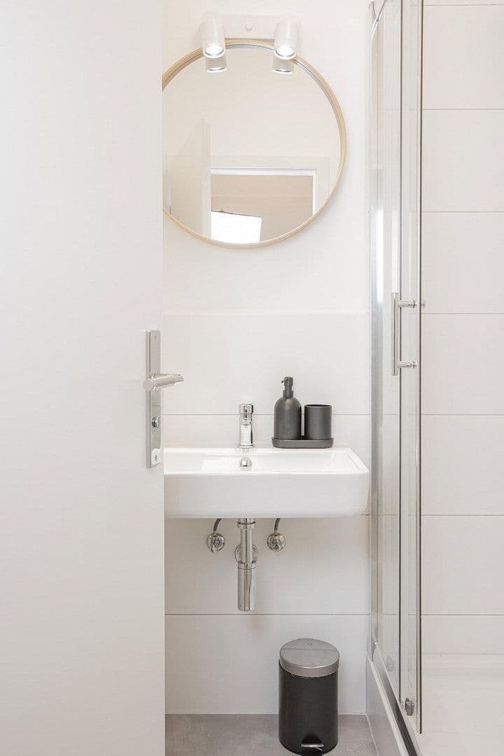 Prenájom bytu 1-izbový 20 m², Sonnenstr. 36a, Düsseldorf, Severné Porýnie - Westfálsko Prenájom bytu 1-izbový 20 m², Sonnenstr. 36a, Düsseldorf, Severné Porýnie - Westfálsko