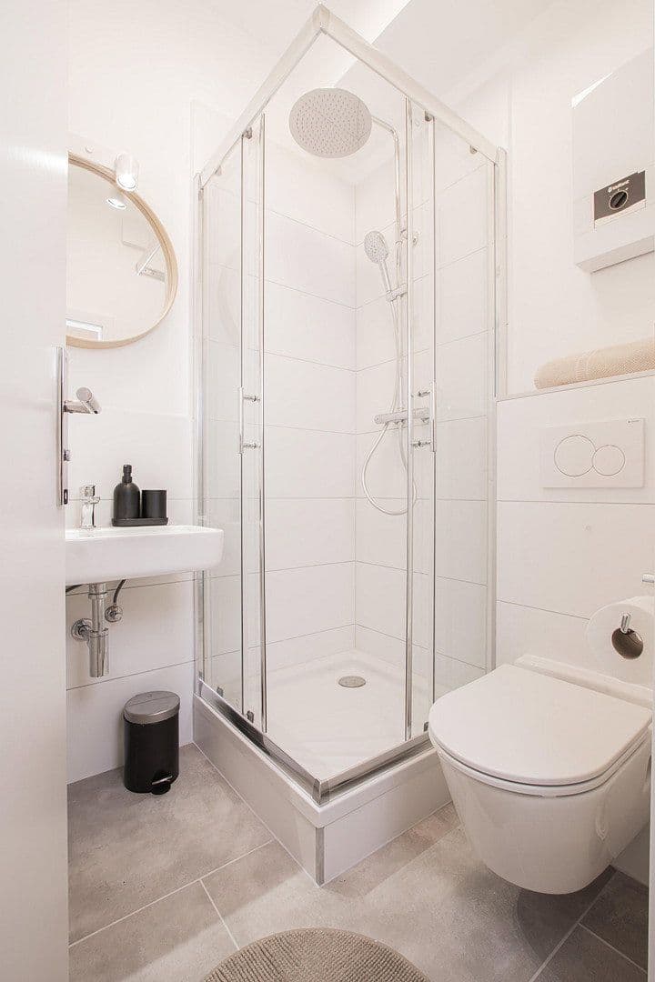 Prenájom bytu 1-izbový 20 m², Sonnenstr. 36a, Düsseldorf, Severné Porýnie - Westfálsko Prenájom bytu 1-izbový 20 m², Sonnenstr. 36a, Düsseldorf, Severné Porýnie - Westfálsko