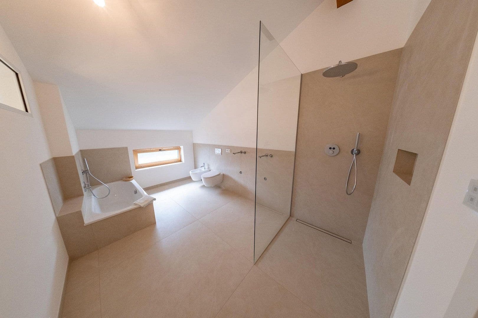 Predaj domu 260 m², pozemek 1.080 m², Karlsruhe, Bádensko-Wurttembersko Predaj domu 260 m², pozemek 1.080 m², Karlsruhe, Bádensko-Wurttembersko