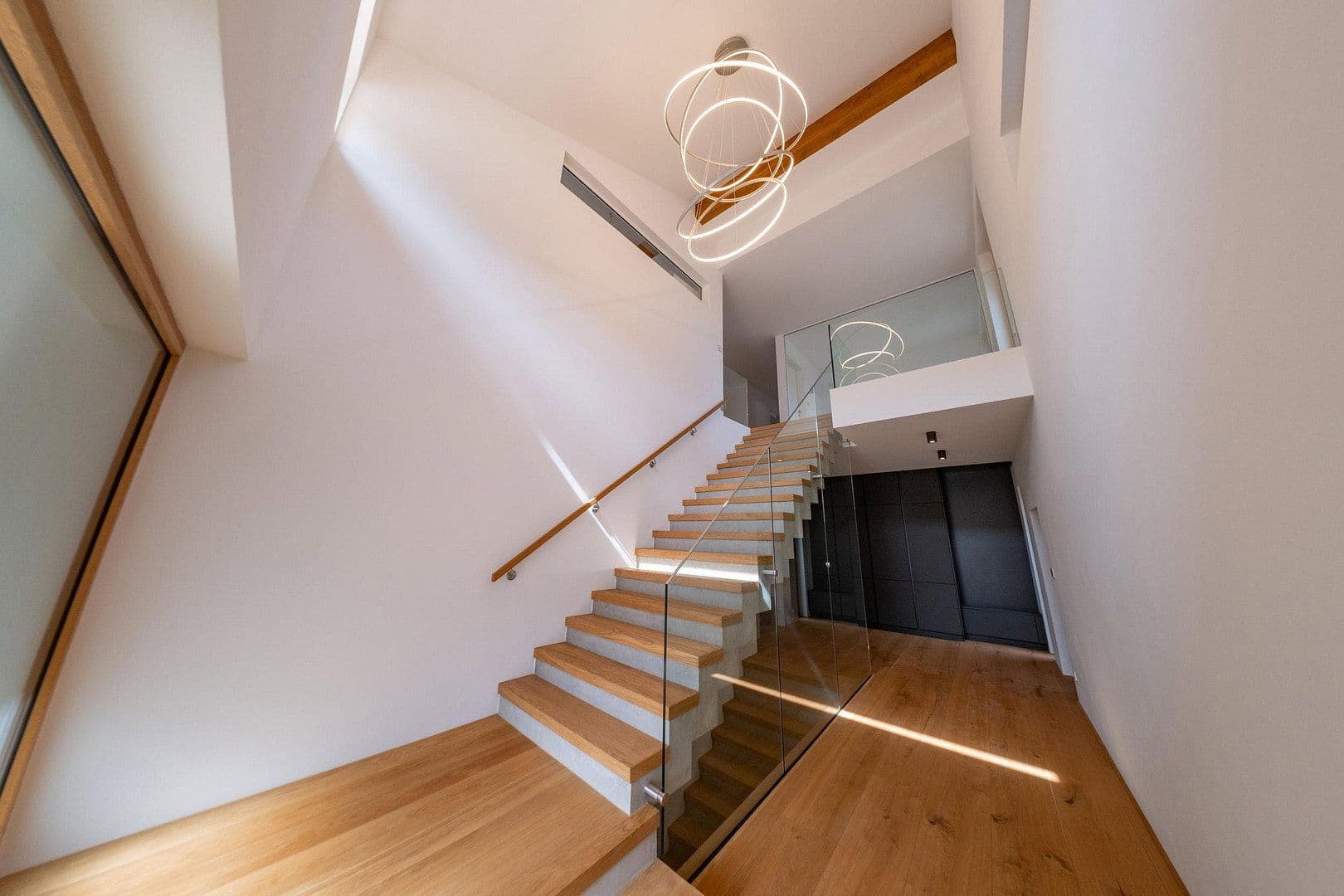 Predaj domu 260 m², pozemek 1.080 m², Karlsruhe, Bádensko-Wurttembersko Predaj domu 260 m², pozemek 1.080 m², Karlsruhe, Bádensko-Wurttembersko