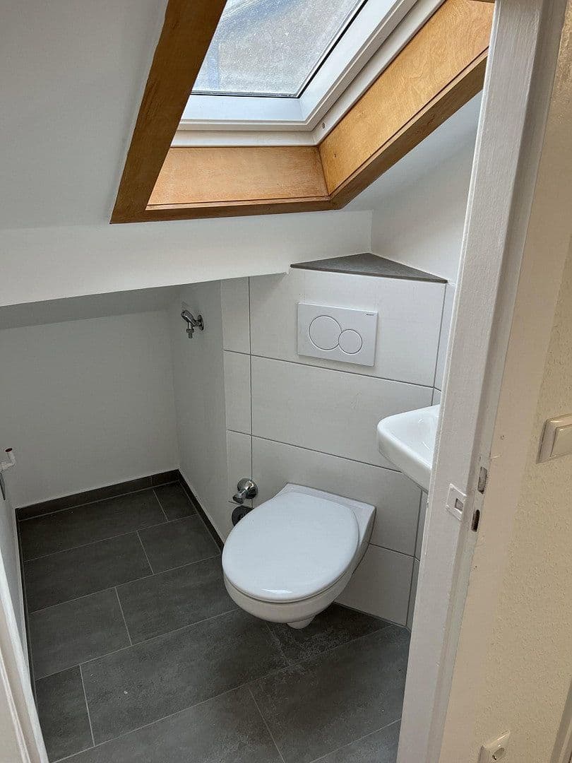 Prenájom bytu 2-izbový 38 m², Rauenthaler Straße 7, Wiesbaden, Hesensko Prenájom bytu 2-izbový 38 m², Rauenthaler Straße 7, Wiesbaden, Hesensko