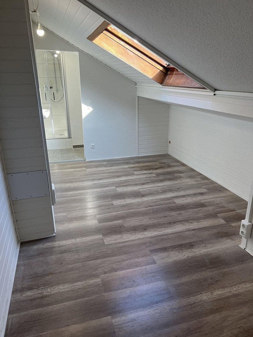 Prenájom bytu 2-izbový 38 m², Rauenthaler Straße 7, Wiesbaden, Hesensko Prenájom bytu 2-izbový 38 m², Rauenthaler Straße 7, Wiesbaden, Hesensko