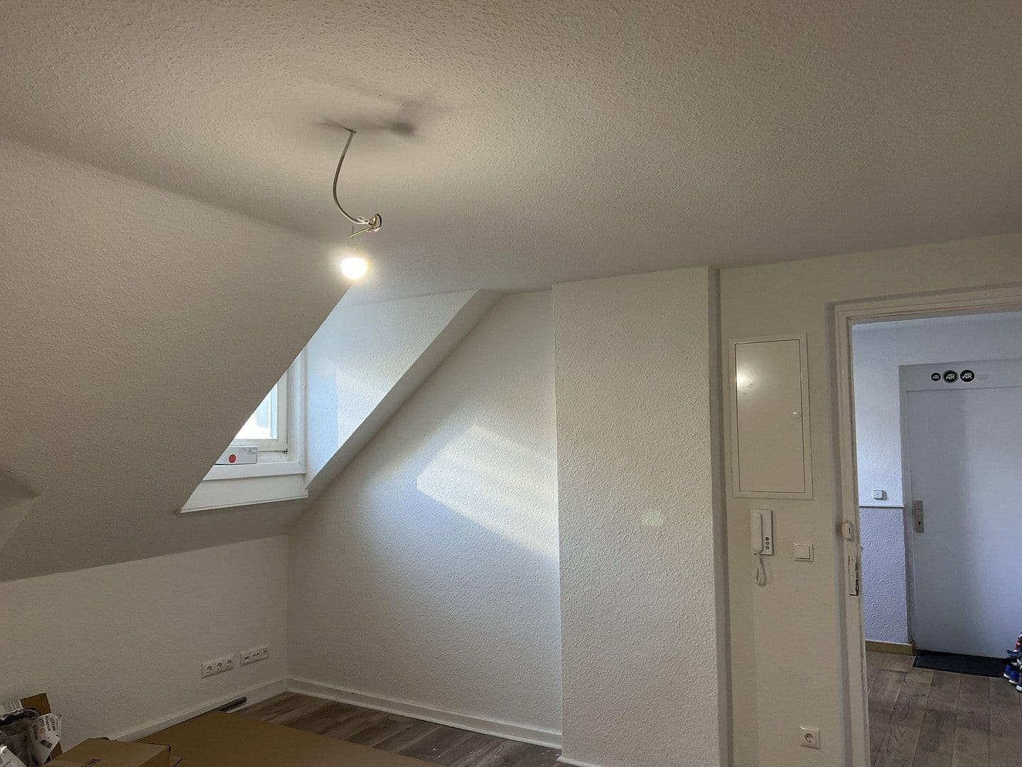 Prenájom bytu 2-izbový 38 m², Rauenthaler Straße 7, Wiesbaden, Hesensko Prenájom bytu 2-izbový 38 m², Rauenthaler Straße 7, Wiesbaden, Hesensko