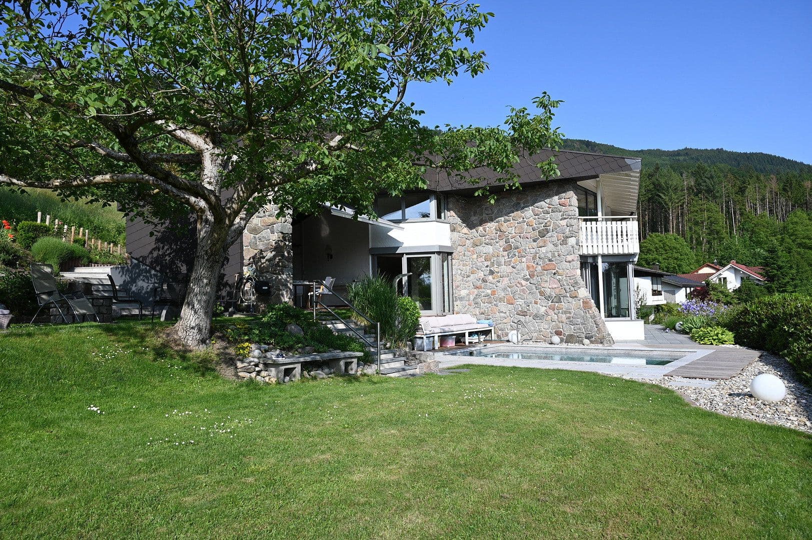 Predaj domu 232 m², pozemek 1.028 m², Wehr, Bádensko-Wurttembersko Predaj domu 232 m², pozemek 1.028 m², Wehr, Bádensko-Wurttembersko