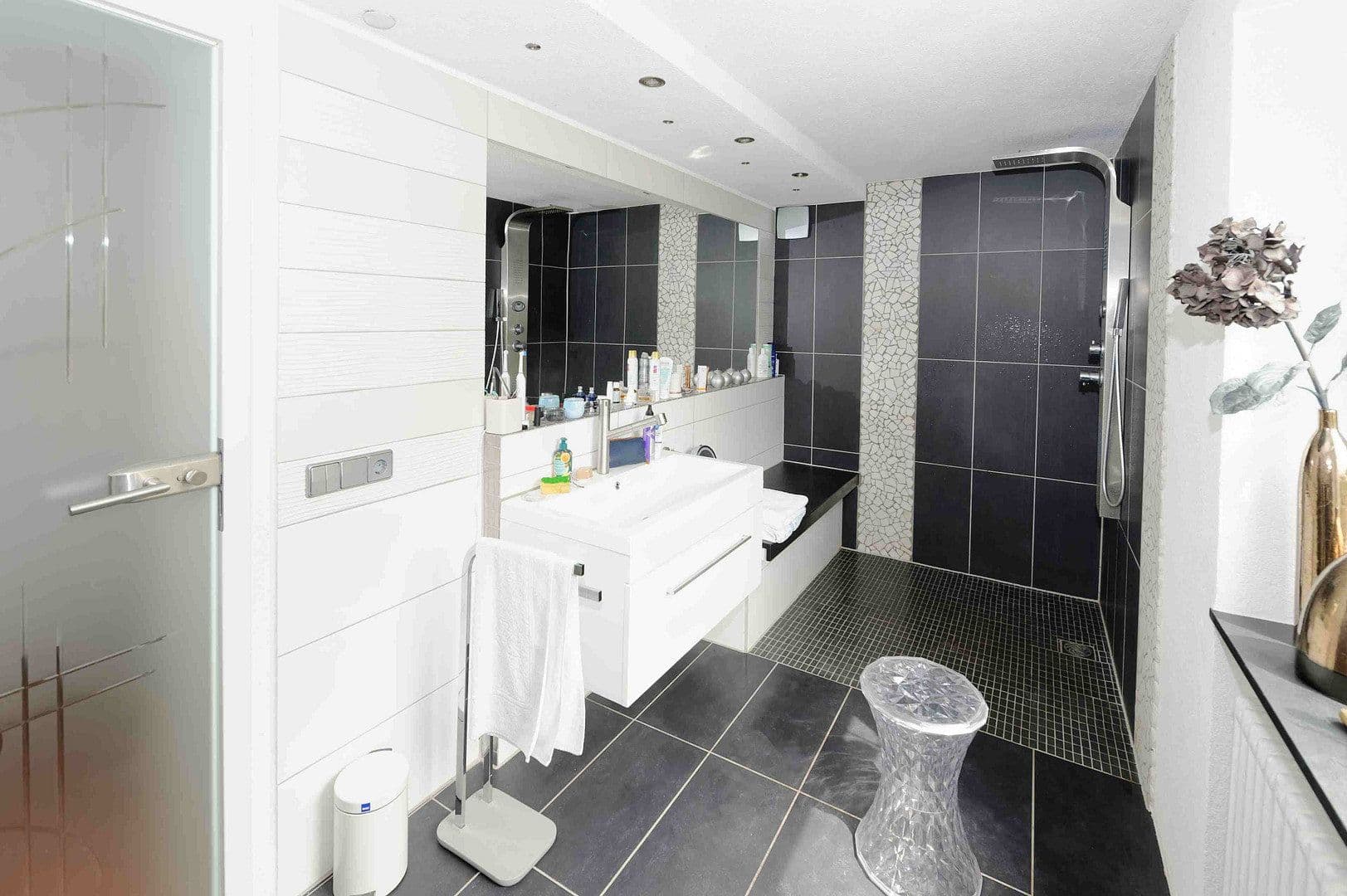 Predaj domu 232 m², pozemek 1.028 m², Wehr, Bádensko-Wurttembersko Predaj domu 232 m², pozemek 1.028 m², Wehr, Bádensko-Wurttembersko