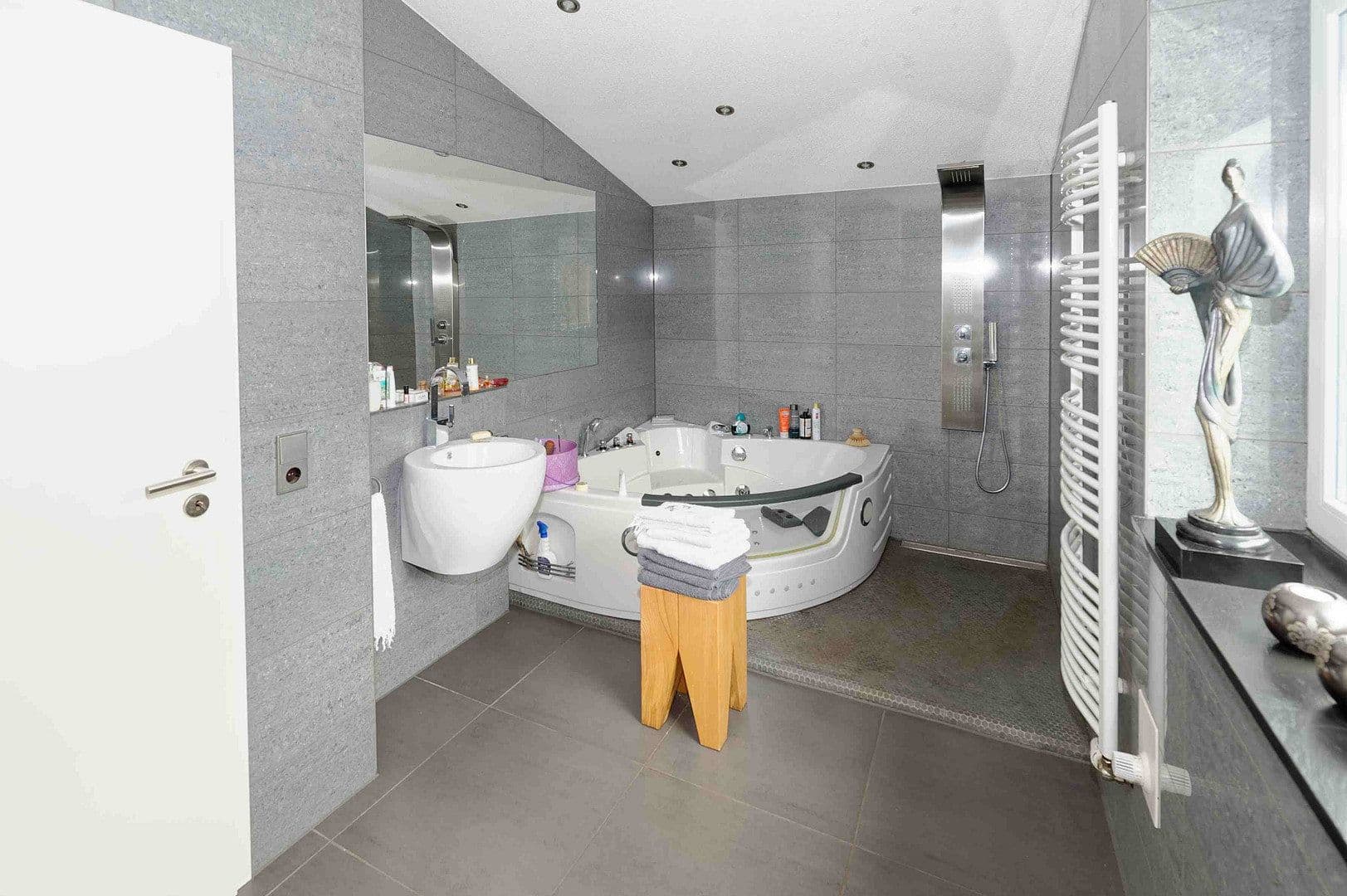 Predaj domu 232 m², pozemek 1.028 m², Wehr, Bádensko-Wurttembersko Predaj domu 232 m², pozemek 1.028 m², Wehr, Bádensko-Wurttembersko