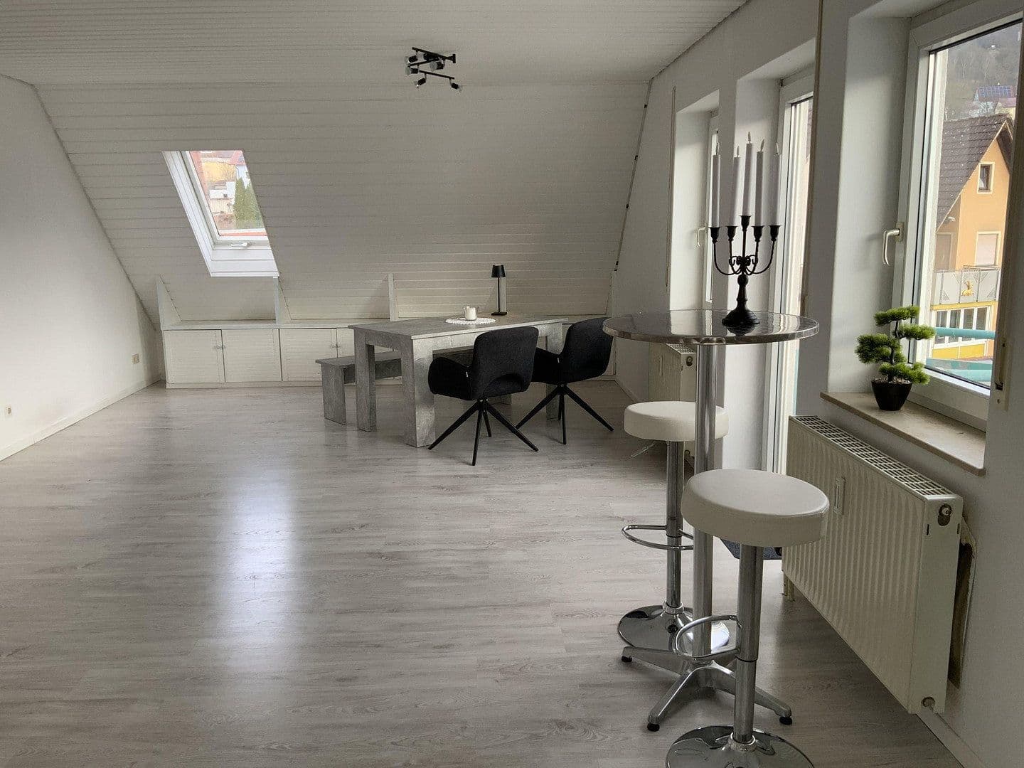 Prenájom bytu 2-izbový 50 m², Künzelsau, Bádensko-Wurttembersko Prenájom bytu 2-izbový 50 m², Künzelsau, Bádensko-Wurttembersko