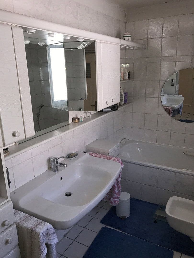 Prenájom domu 143 m², pozemek 519 m², Stuttgart, Bádensko-Wurttembersko Prenájom domu 143 m², pozemek 519 m², Stuttgart, Bádensko-Wurttembersko