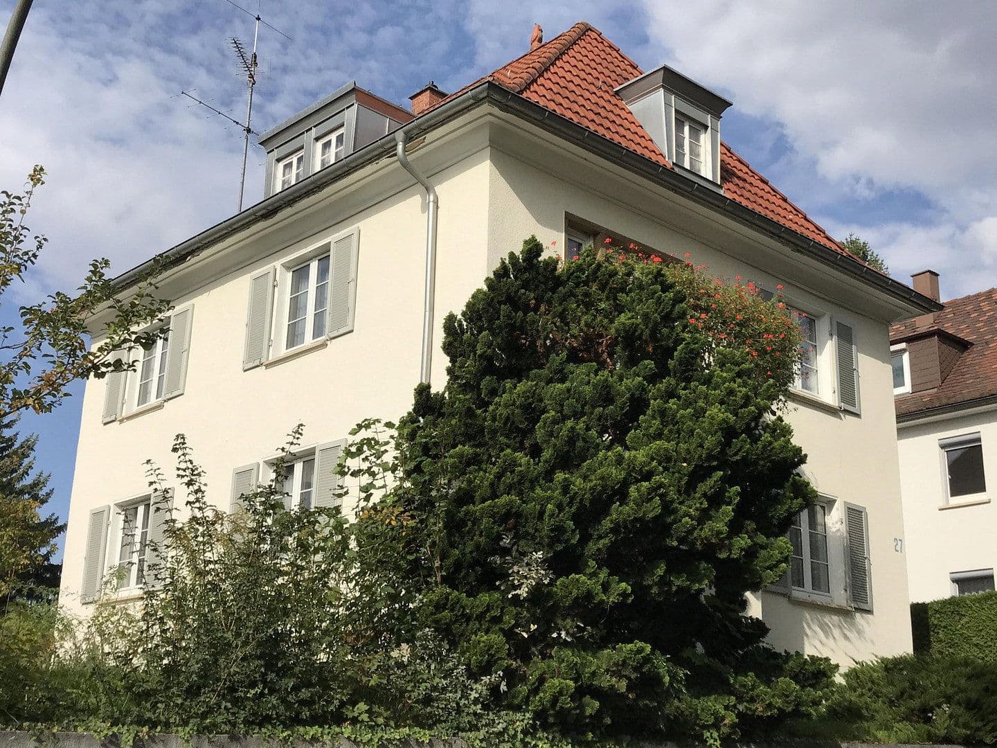 Prenájom domu 143 m², pozemek 519 m², Stuttgart, Bádensko-Wurttembersko Prenájom domu 143 m², pozemek 519 m², Stuttgart, Bádensko-Wurttembersko