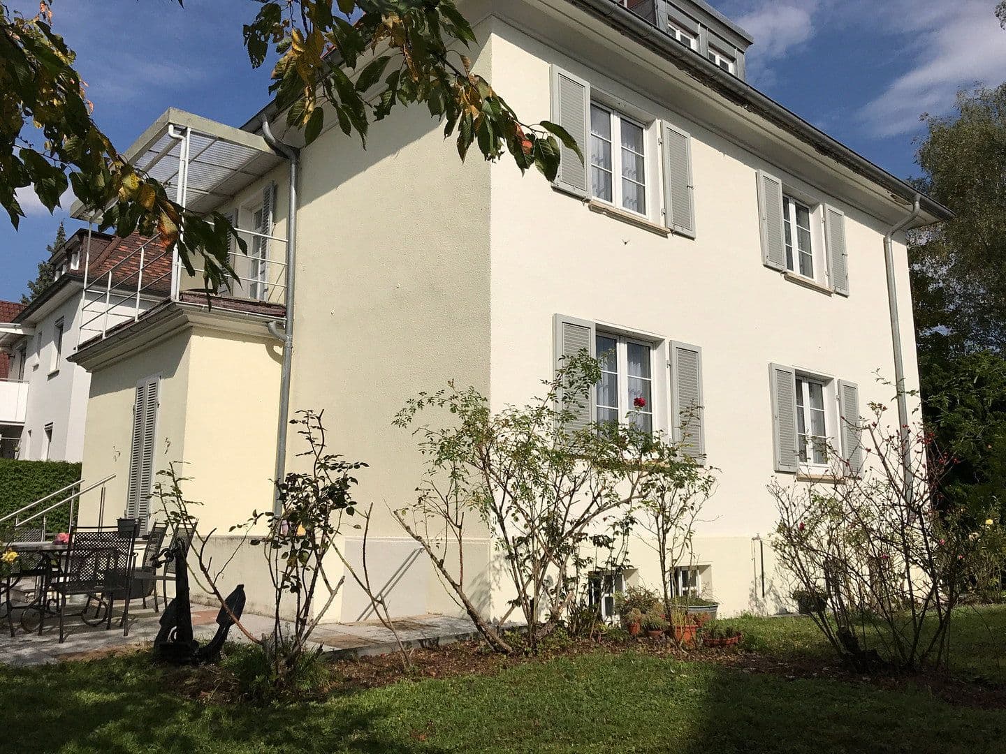 Prenájom domu 143 m², pozemek 519 m², Stuttgart, Bádensko-Wurttembersko Prenájom domu 143 m², pozemek 519 m², Stuttgart, Bádensko-Wurttembersko