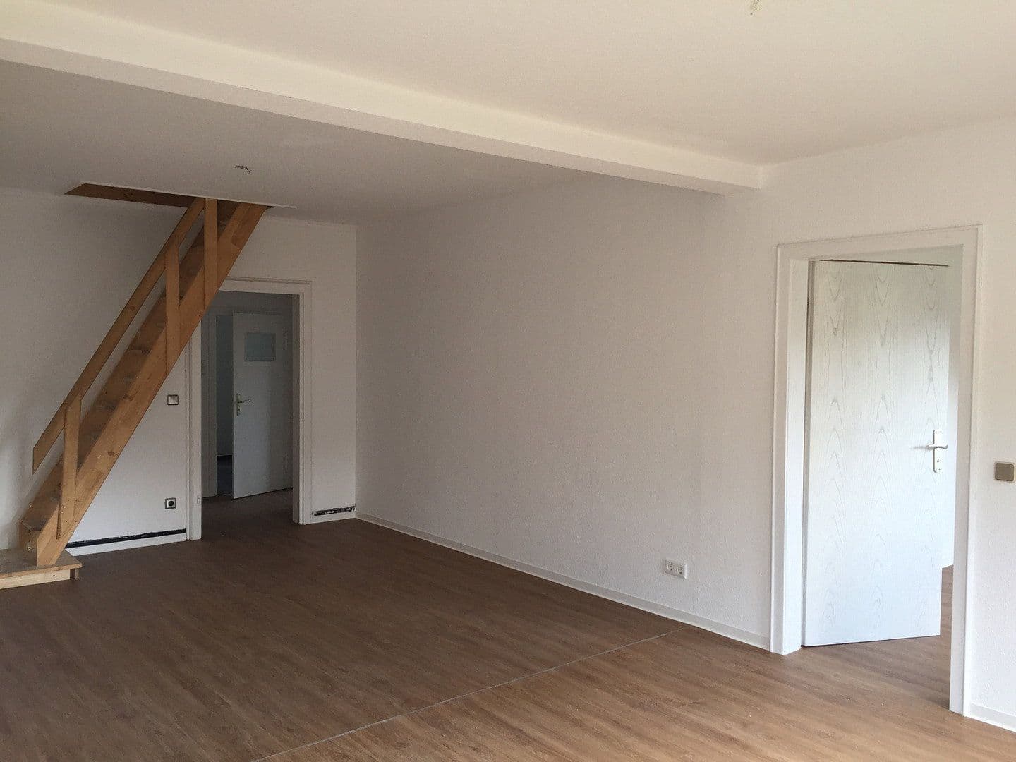 Prenájom bytu 4-izbový 100 m², Eickumer Str. 35, Bielefeld, Severné Porýnie - Westfálsko Prenájom bytu 4-izbový 100 m², Eickumer Str. 35, Bielefeld, Severné Porýnie - Westfálsko