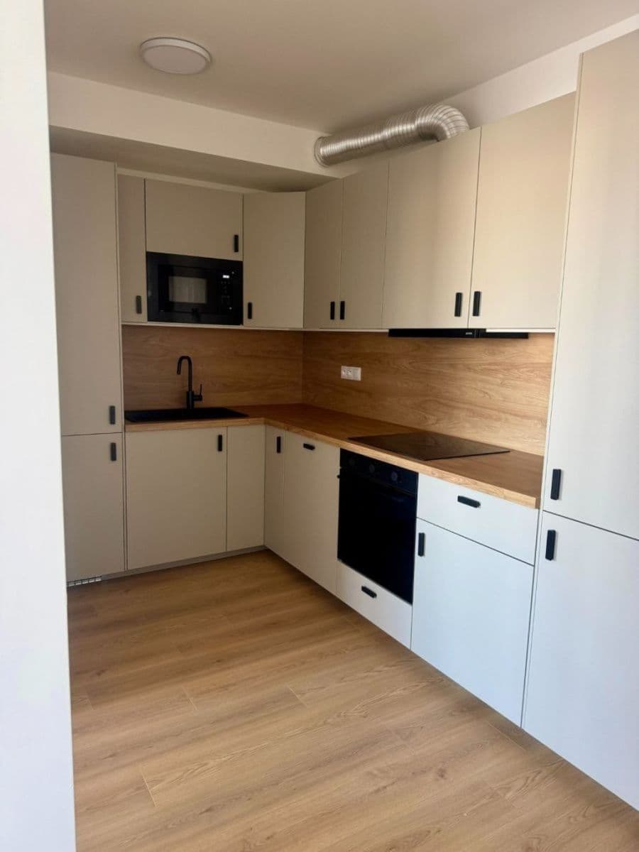 Prenájom bytu 2-izbový 44 m², Poděbradská, Praha, Praha Prenájom bytu 2-izbový 44 m², Poděbradská, Praha, Praha