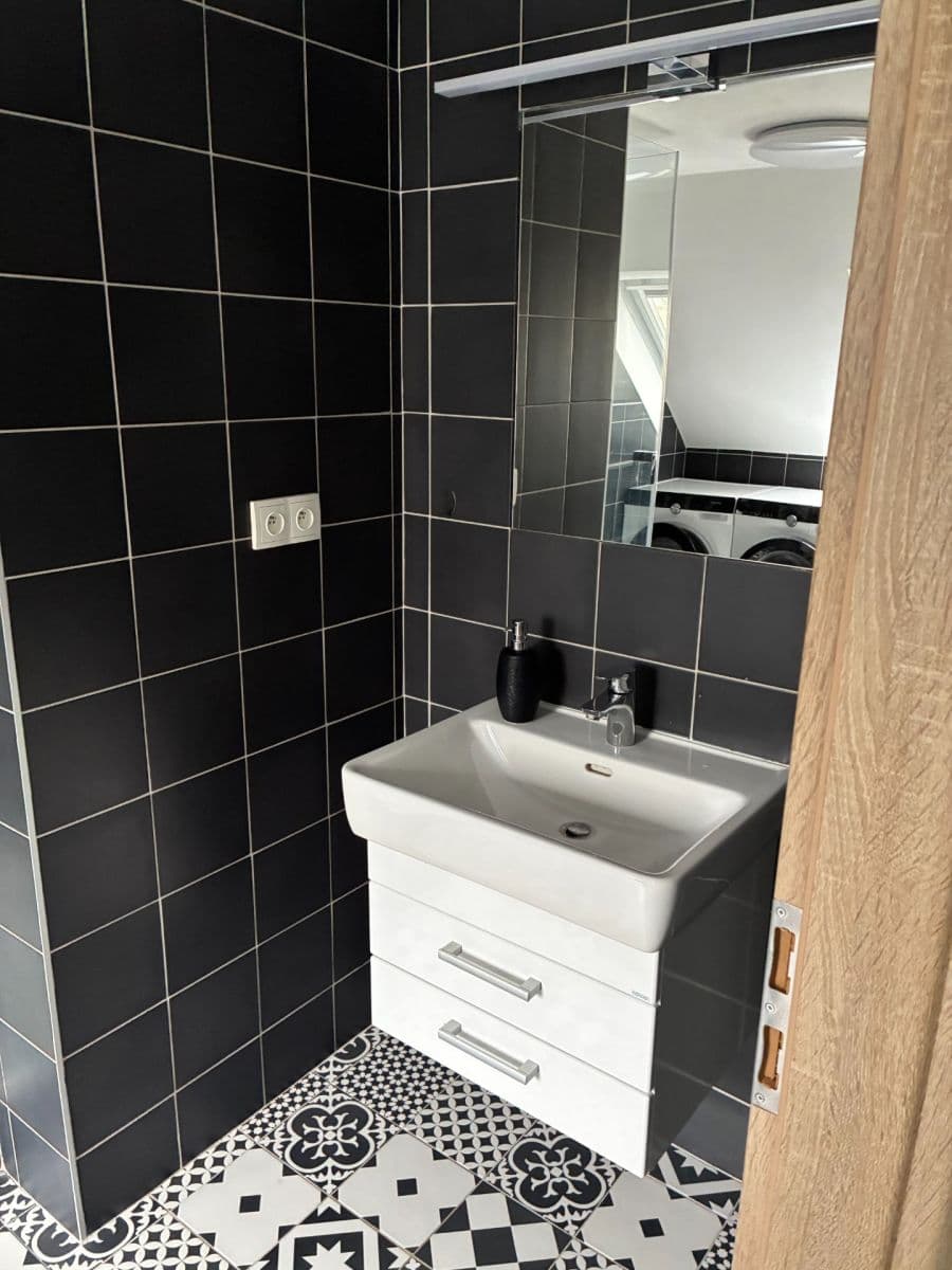 Prenájom bytu 1-izbový 45 m², U Svodnice, Praha, Praha Prenájom bytu 1-izbový 45 m², U Svodnice, Praha, Praha