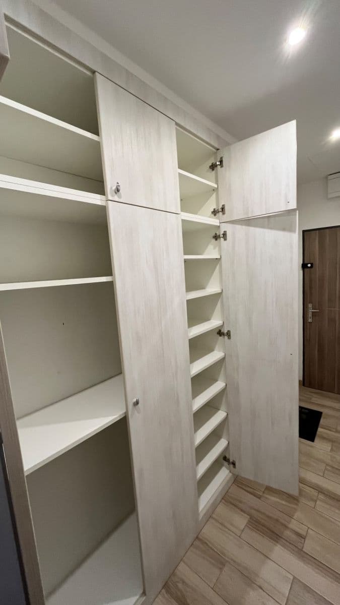 Prenájom bytu 2-izbový 54 m², Sokolovská, Ostrava, Moravskoslezský kraj Prenájom bytu 2-izbový 54 m², Sokolovská, Ostrava, Moravskoslezský kraj