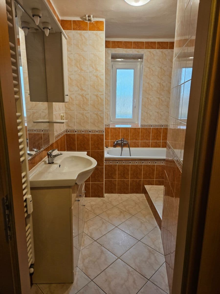 Prenájom bytu 2-izbový 56 m², Jilemnického, Pardubice, Pardubický kraj Prenájom bytu 2-izbový 56 m², Jilemnického, Pardubice, Pardubický kraj