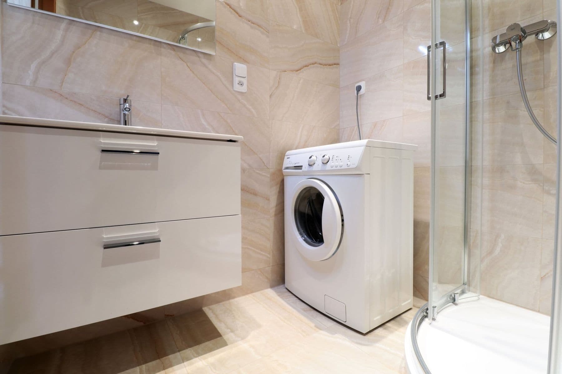 Prenájom bytu 3-izbový 68 m², Krynická, Praha, Praha Prenájom bytu 3-izbový 68 m², Krynická, Praha, Praha