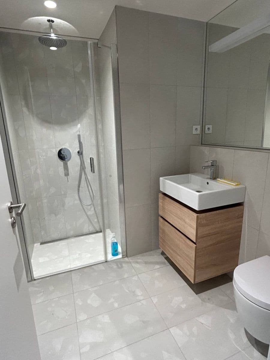 Prenájom bytu 1-izbový 34 m², U Komína, Praha, Praha Prenájom bytu 1-izbový 34 m², U Komína, Praha, Praha