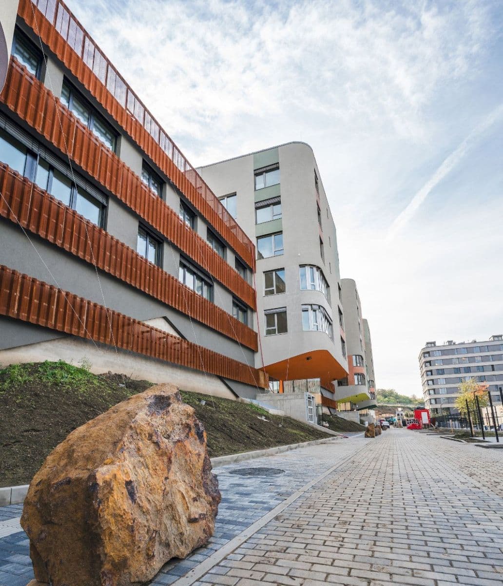 Prenájom bytu 1-izbový 34 m², U Komína, Praha, Praha Prenájom bytu 1-izbový 34 m², U Komína, Praha, Praha