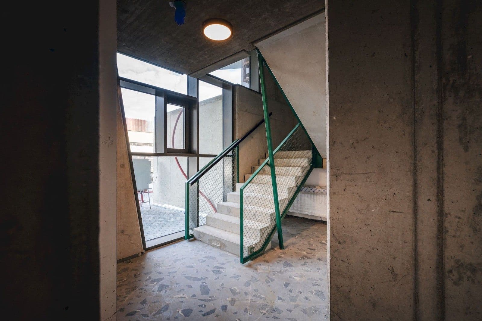 Prenájom bytu 2-izbový 46 m², U Komína, Praha, Praha Prenájom bytu 2-izbový 46 m², U Komína, Praha, Praha