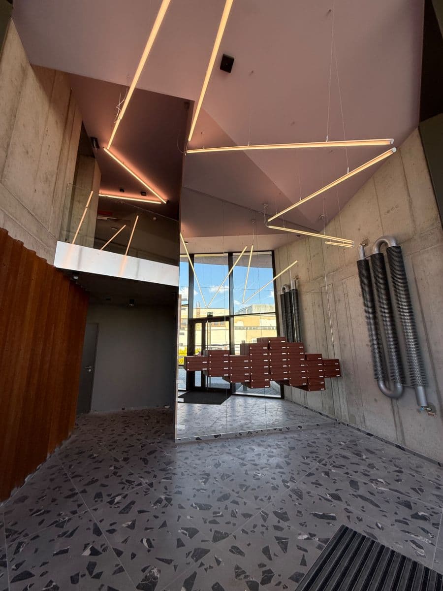 Prenájom bytu 2-izbový 46 m², U Komína, Praha, Praha Prenájom bytu 2-izbový 46 m², U Komína, Praha, Praha