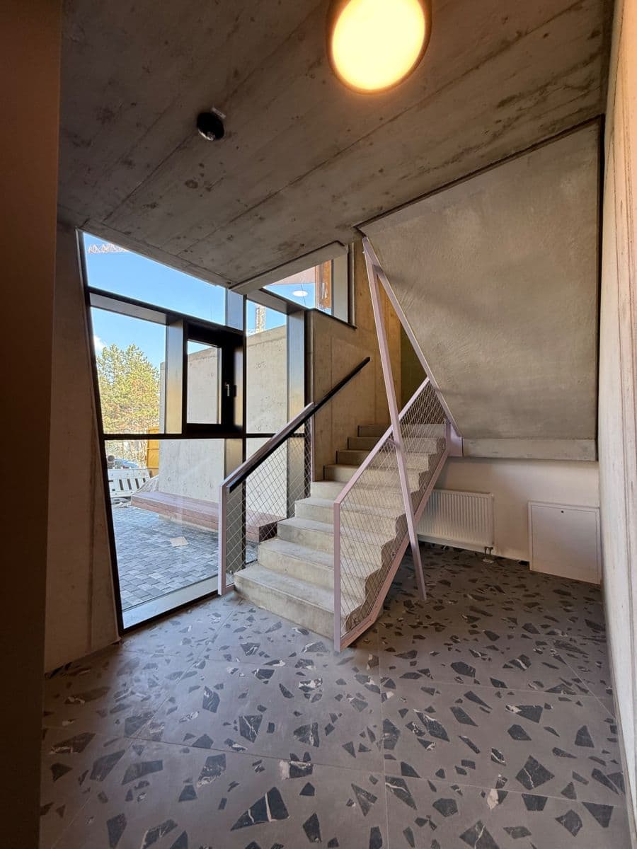 Prenájom bytu 2-izbový 46 m², U Komína, Praha, Praha Prenájom bytu 2-izbový 46 m², U Komína, Praha, Praha