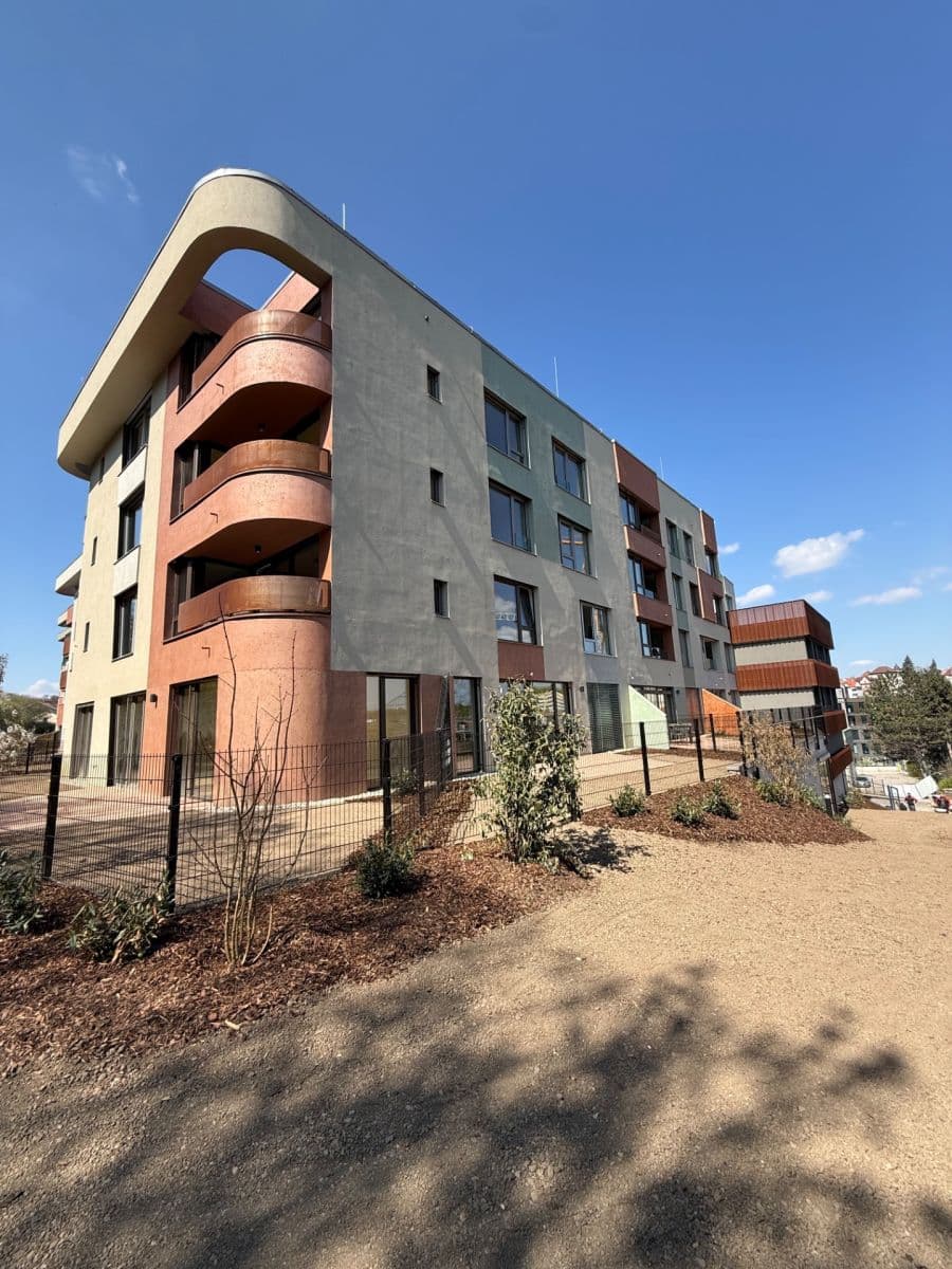 Prenájom bytu 2-izbový 46 m², U Komína, Praha, Praha Prenájom bytu 2-izbový 46 m², U Komína, Praha, Praha