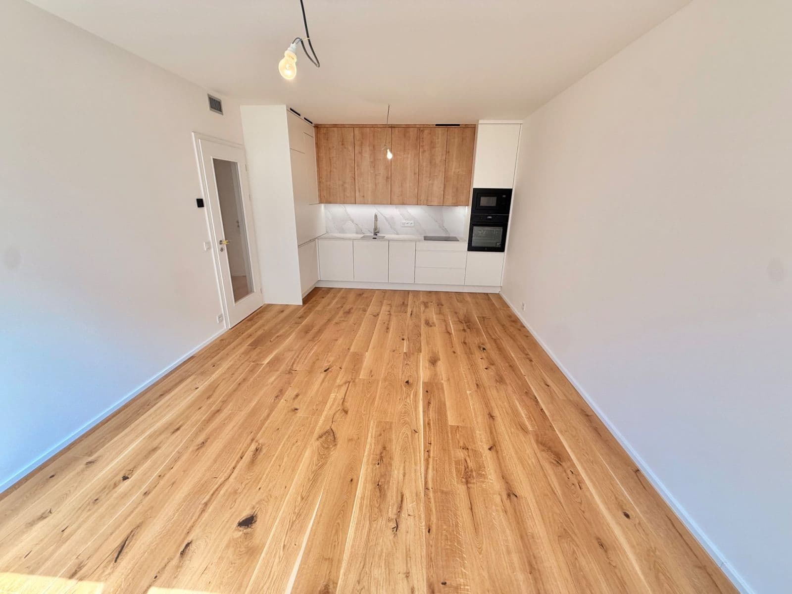 Prenájom bytu 2-izbový 46 m², U Komína, Praha, Praha Prenájom bytu 2-izbový 46 m², U Komína, Praha, Praha