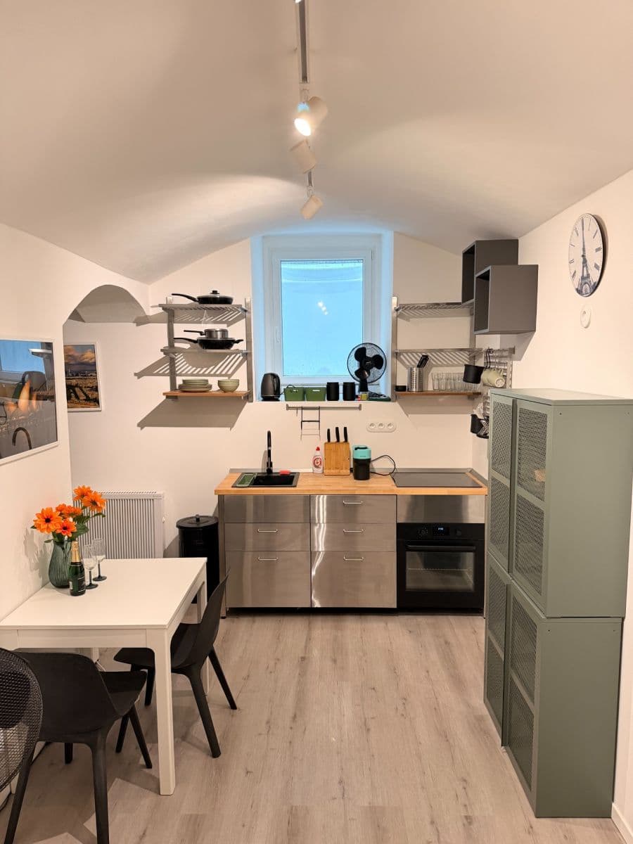 Prenájom bytu 2-izbový 39 m², Bořivojova, Praha, Praha Prenájom bytu 2-izbový 39 m², Bořivojova, Praha, Praha