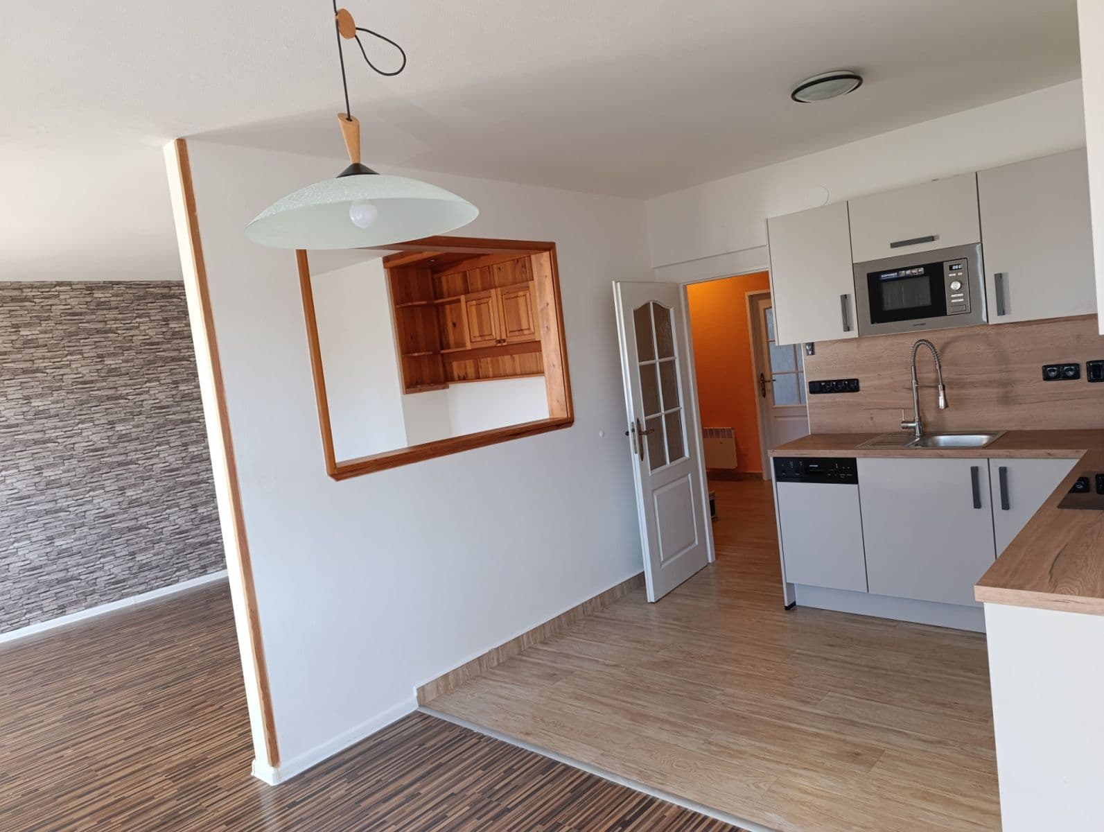 Prenájom bytu 3-izbový 74 m², Na Hradčanech, Cheb, Karlovarský kraj Prenájom bytu 3-izbový 74 m², Na Hradčanech, Cheb, Karlovarský kraj