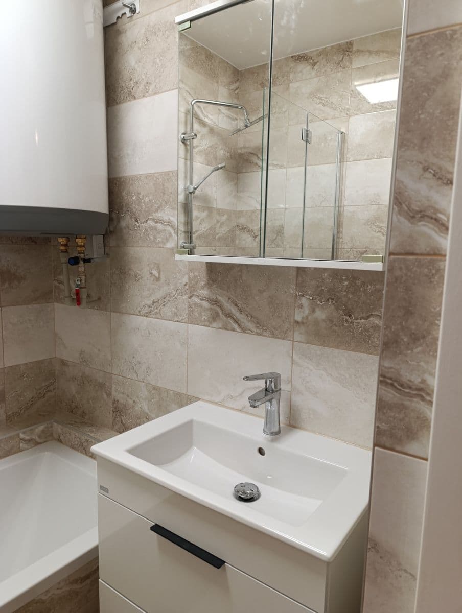 Prenájom bytu 3-izbový 74 m², Na Hradčanech, Cheb, Karlovarský kraj Prenájom bytu 3-izbový 74 m², Na Hradčanech, Cheb, Karlovarský kraj