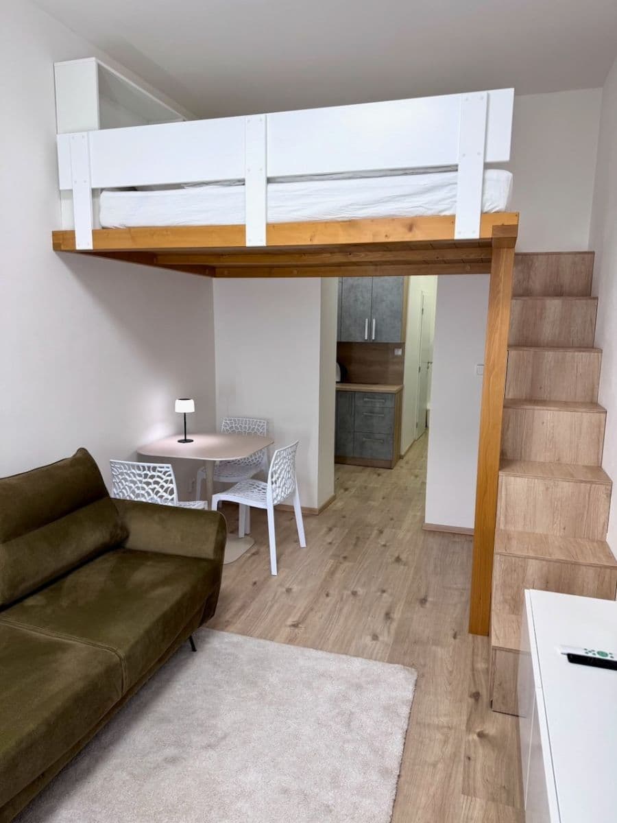 Prenájom bytu 1-izbový 30 m², Kovářská, Praha, Praha Prenájom bytu 1-izbový 30 m², Kovářská, Praha, Praha