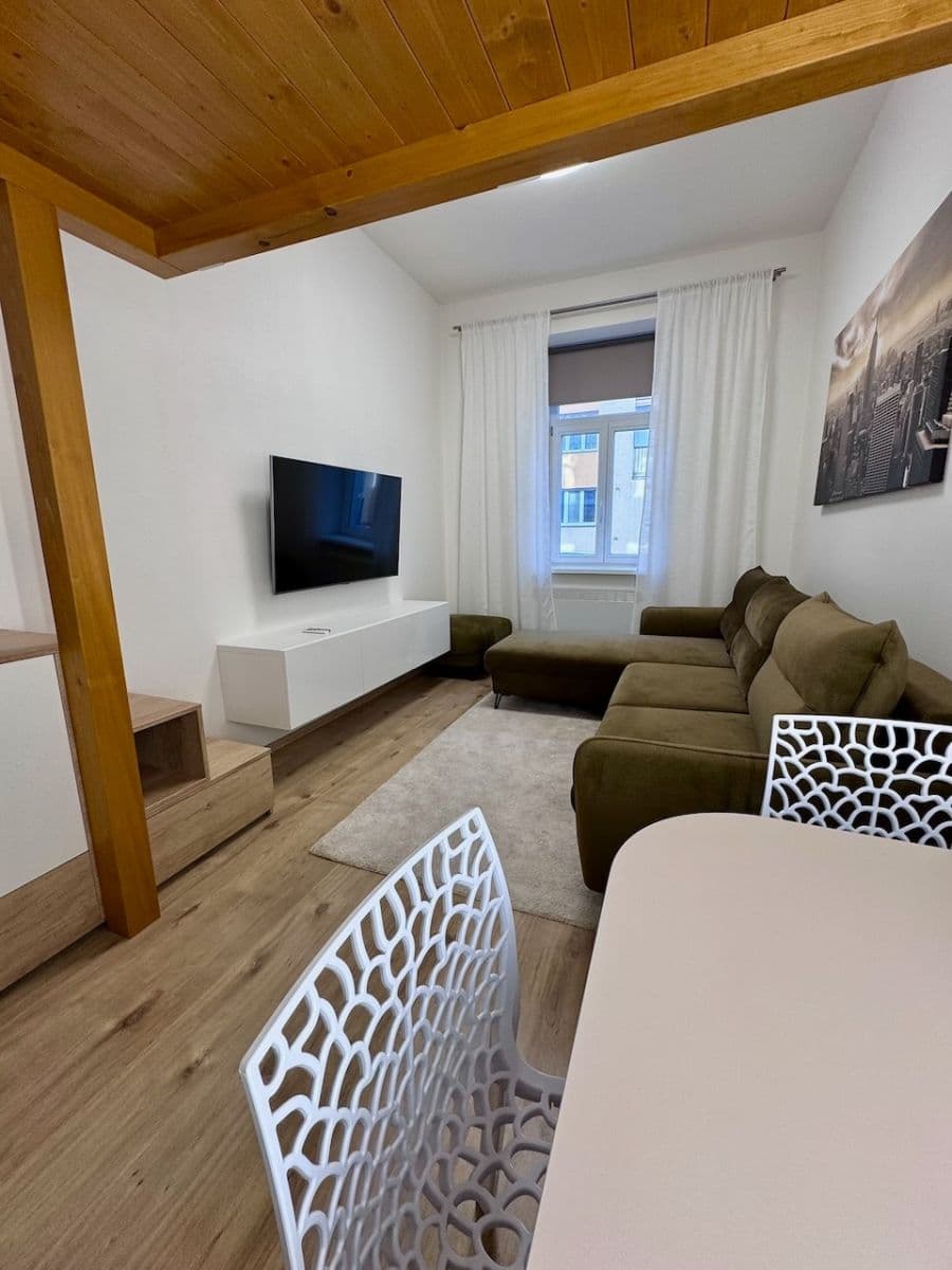 Prenájom bytu 1-izbový 30 m², Kovářská, Praha, Praha Prenájom bytu 1-izbový 30 m², Kovářská, Praha, Praha